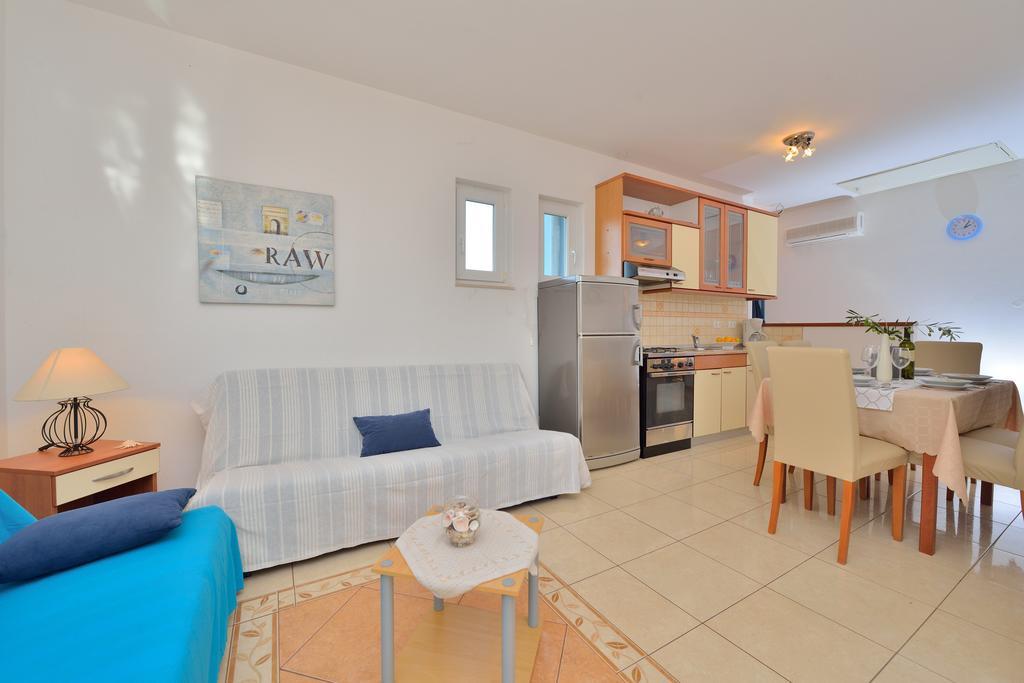 Sara Apartments Petrcane Room photo