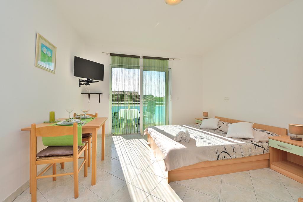 Sara Apartments Petrcane Room photo