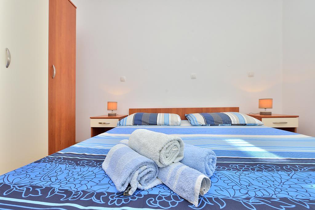 Sara Apartments Petrcane Room photo