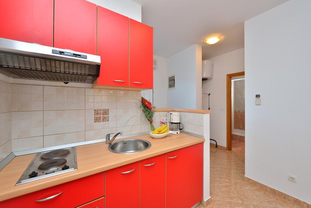 Sara Apartments Petrcane Room photo