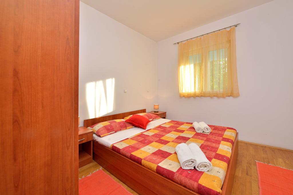 Sara Apartments Petrcane Room photo