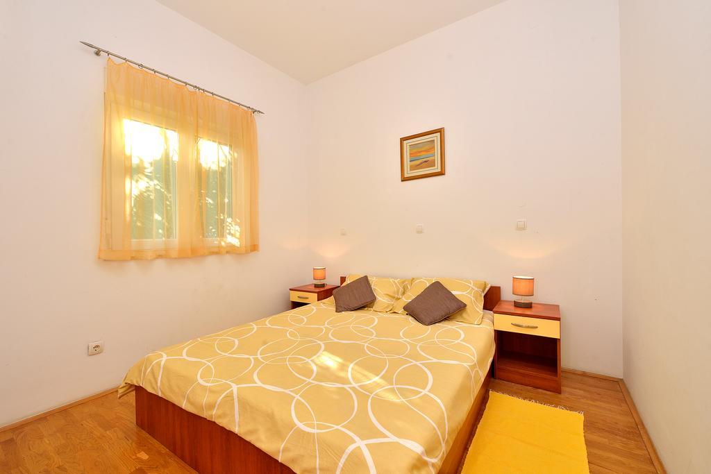 Sara Apartments Petrcane Room photo